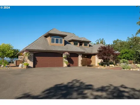 143 Redtail Ridge Lane Roseburg OR 97471