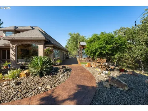 143 Redtail Ridge Lane Roseburg OR 97471