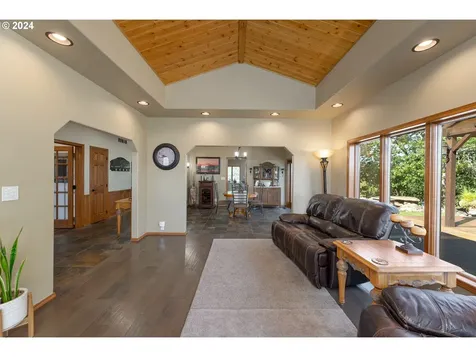 143 Redtail Ridge Lane Roseburg OR 97471