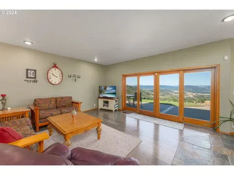 143 Redtail Ridge Lane Roseburg OR 97471