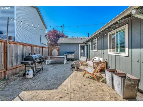 180 W Dartmouth Street Gladstone OR 97027