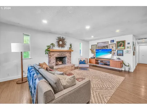 180 W Dartmouth Street Gladstone OR 97027