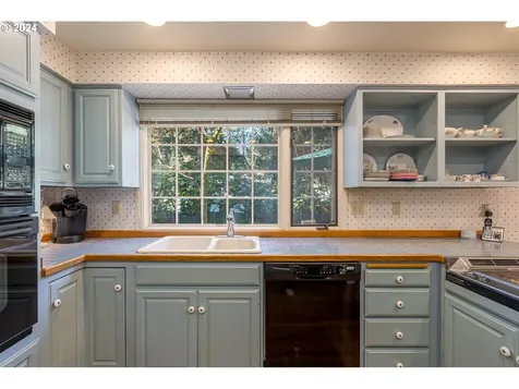 18949 Indian Creek Avenue Lake Oswego OR 97035