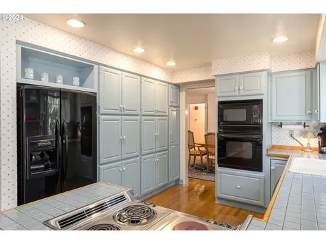 18949 Indian Creek Avenue Lake Oswego OR 97035