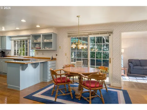 18949 Indian Creek Avenue Lake Oswego OR 97035