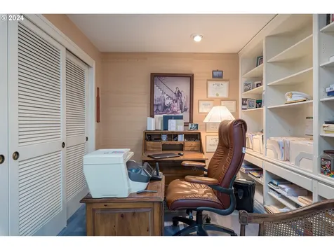 18949 Indian Creek Avenue Lake Oswego OR 97035
