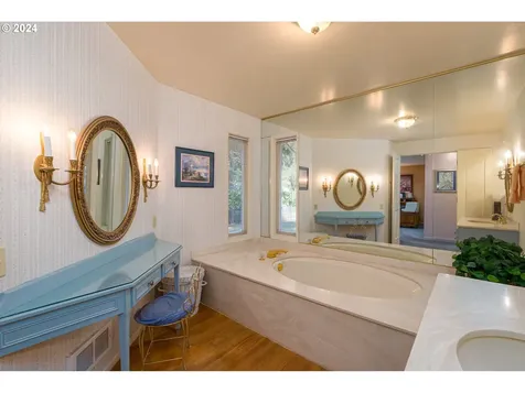 18949 Indian Creek Avenue Lake Oswego OR 97035