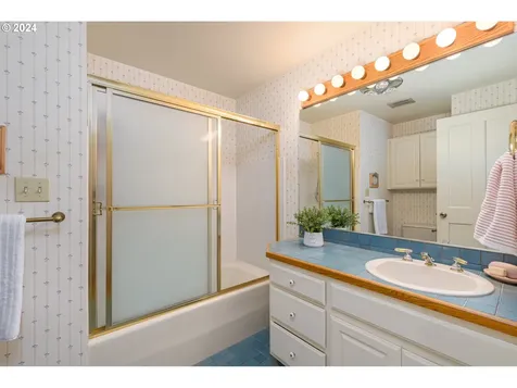 18949 Indian Creek Avenue Lake Oswego OR 97035