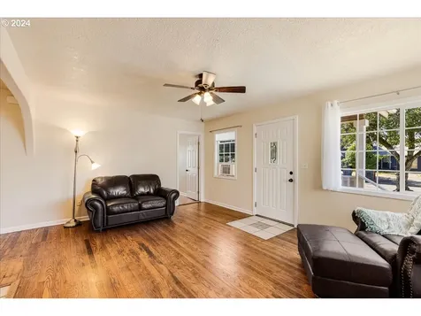 1212 Ne Galloway Street Mcminnville OR 97128