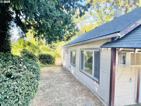 805 E 13th Street The Dalles OR 97058