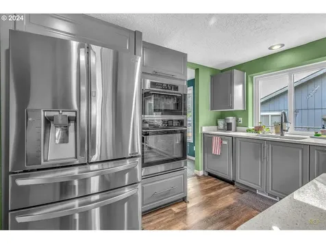 340 Se 17th Street Troutdale OR 97060