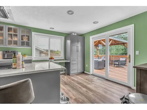 340 Se 17th Street Troutdale OR 97060