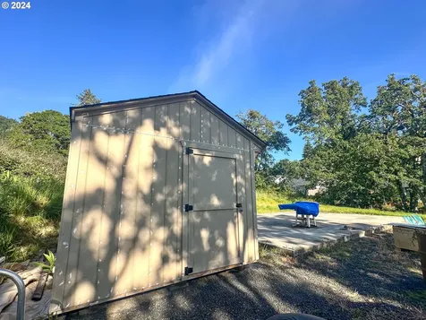 410 N Hyland Lane Lowell OR 97452