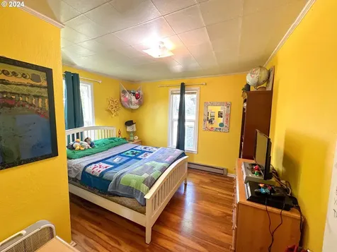 410 N Hyland Lane Lowell OR 97452