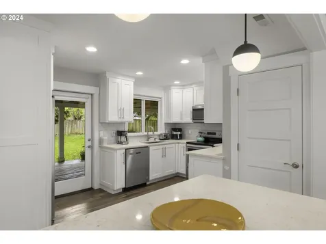 8826 Ne Hill Way Portland OR 97220