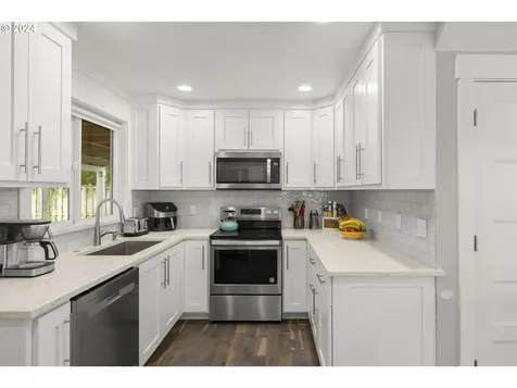 8826 Ne Hill Way Portland OR 97220