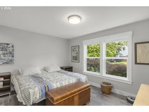 8826 Ne Hill Way Portland OR 97220