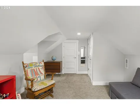 8826 Ne Hill Way Portland OR 97220
