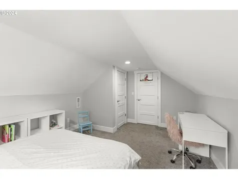 8826 Ne Hill Way Portland OR 97220