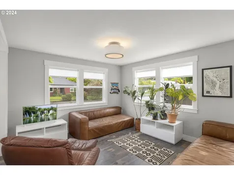 8826 Ne Hill Way Portland OR 97220