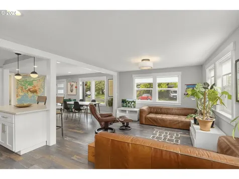 8826 Ne Hill Way Portland OR 97220
