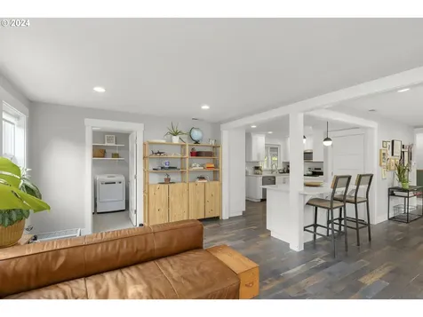 8826 Ne Hill Way Portland OR 97220
