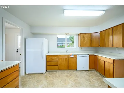 445 NW 18th Place Mcminnville OR 97128