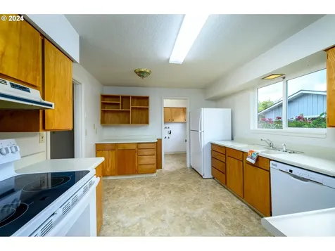 445 NW 18th Place Mcminnville OR 97128