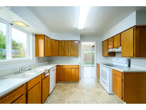 445 NW 18th Place Mcminnville OR 97128