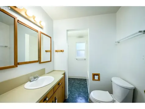 445 NW 18th Place Mcminnville OR 97128
