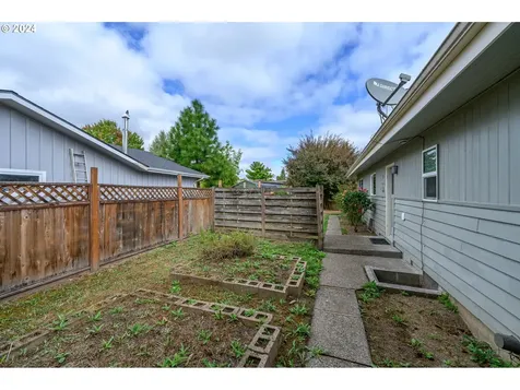 445 NW 18th Place Mcminnville OR 97128