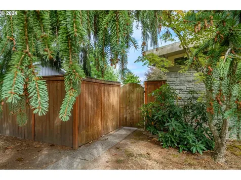 445 NW 18th Place Mcminnville OR 97128