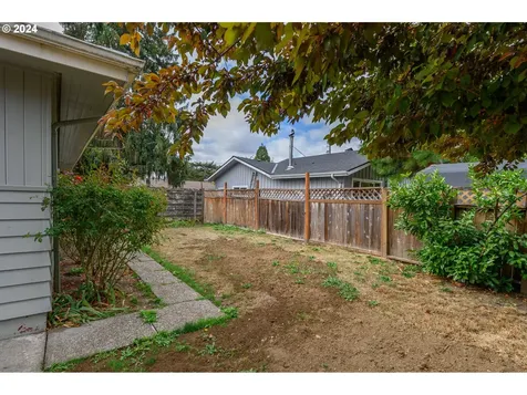 445 NW 18th Place Mcminnville OR 97128