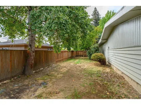 445 NW 18th Place Mcminnville OR 97128