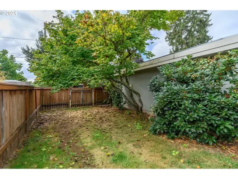 445 NW 18th Place Mcminnville OR 97128