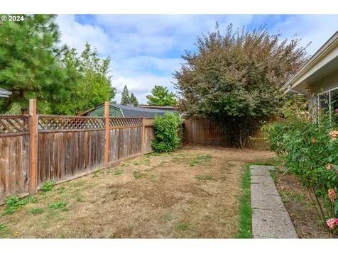 445 NW 18th Place Mcminnville OR 97128
