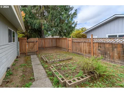 445 NW 18th Place Mcminnville OR 97128