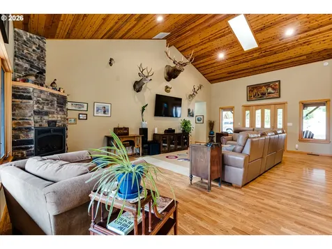 49985 Mckenzie Highway Vida OR 97488