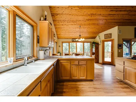 49985 Mckenzie Highway Vida OR 97488