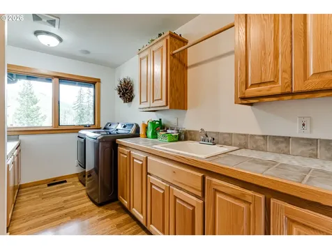 49985 Mckenzie Highway Vida OR 97488