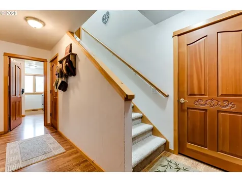 49985 Mckenzie Highway Vida OR 97488