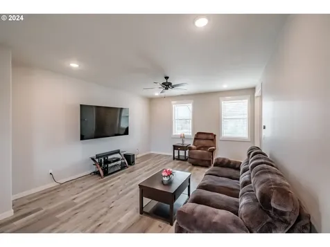 5041 Constellation Avenue Ne Salem OR 97305
