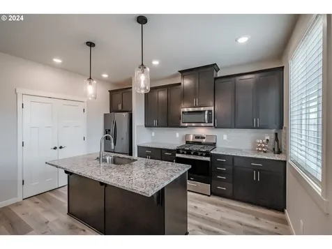 5041 Constellation Avenue Ne Salem OR 97305