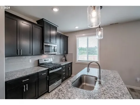 5041 Constellation Avenue Ne Salem OR 97305