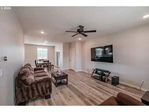 5041 Constellation Avenue Ne Salem OR 97305