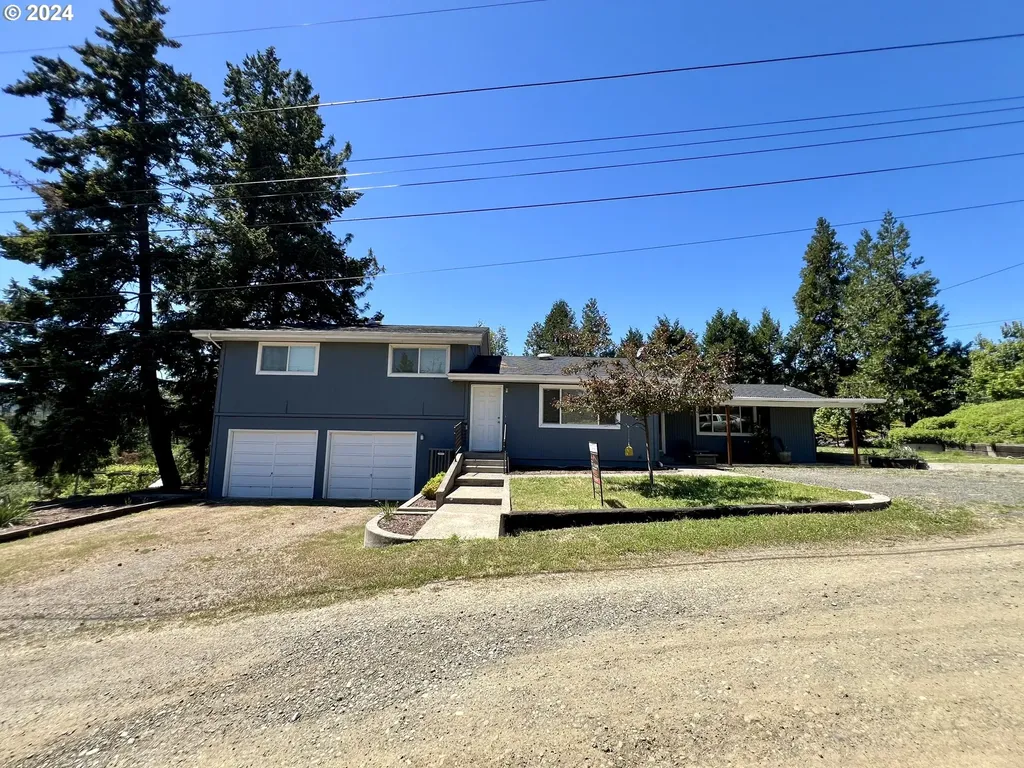 1025 Greenley Street Roseburg OR 97471