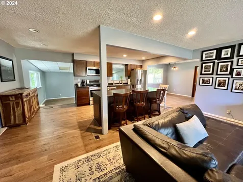 1025 Greenley Street Roseburg OR 97471