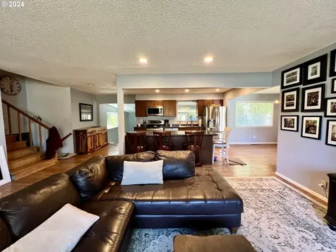 1025 Greenley Street Roseburg OR 97471