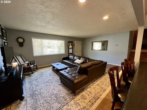 1025 Greenley Street Roseburg OR 97471