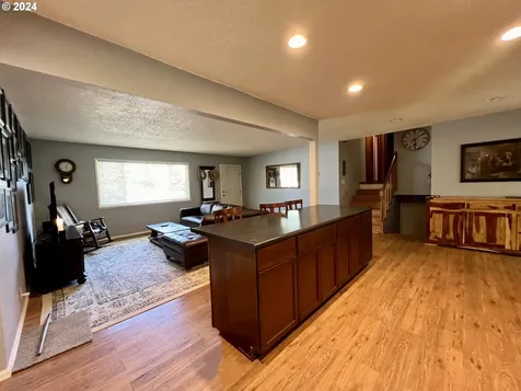 1025 Greenley Street Roseburg OR 97471